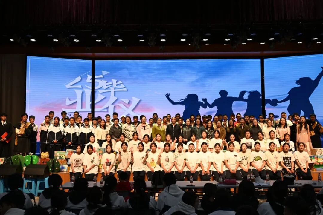 香职动态 | “匠心筑梦,青春起航”——师范教育部举行2025届毕业仪式(图29) 香职动态 | “匠心筑梦,青春起航”——师范教育部举行2025届毕业仪式(图29)