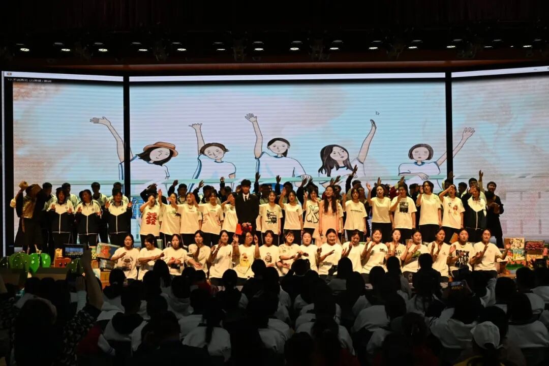 香职动态 | “匠心筑梦,青春起航”——师范教育部举行2025届毕业仪式(图28) 香职动态 | “匠心筑梦,青春起航”——师范教育部举行2025届毕业仪式(图28)