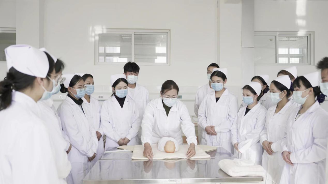 【职教风采】2025届滇西应用技术大学迪庆学院护考再创佳绩(图4)