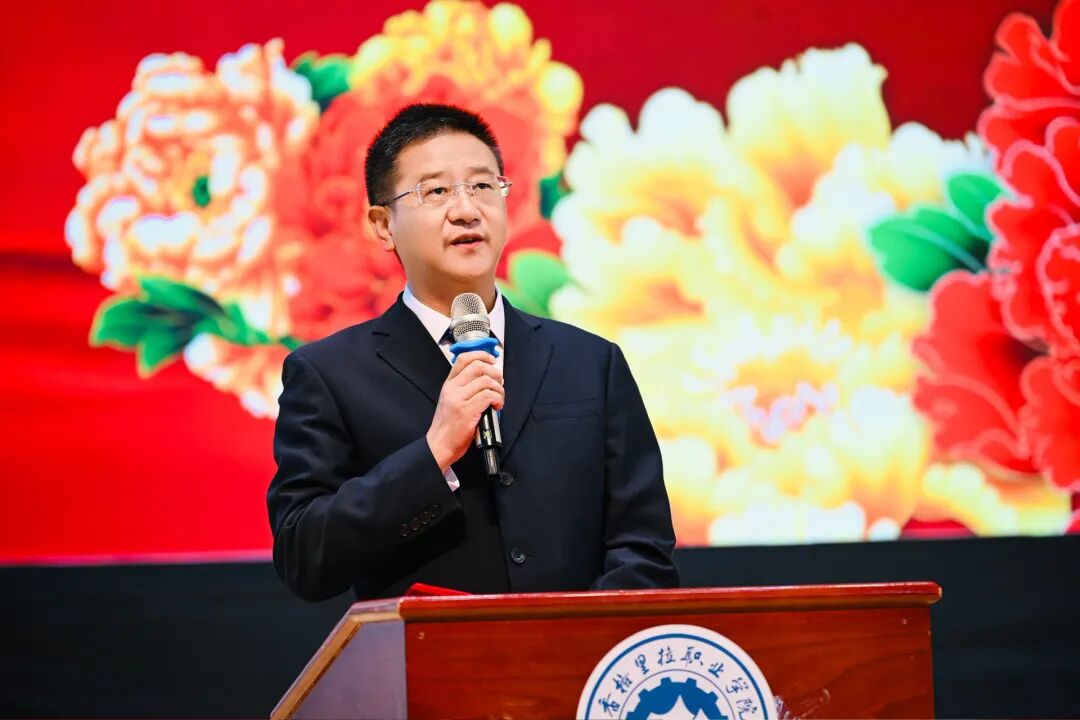 学院（校）举行2025-2026学年秋季学期开学典礼暨庆祝第41个教师节活动(图2)