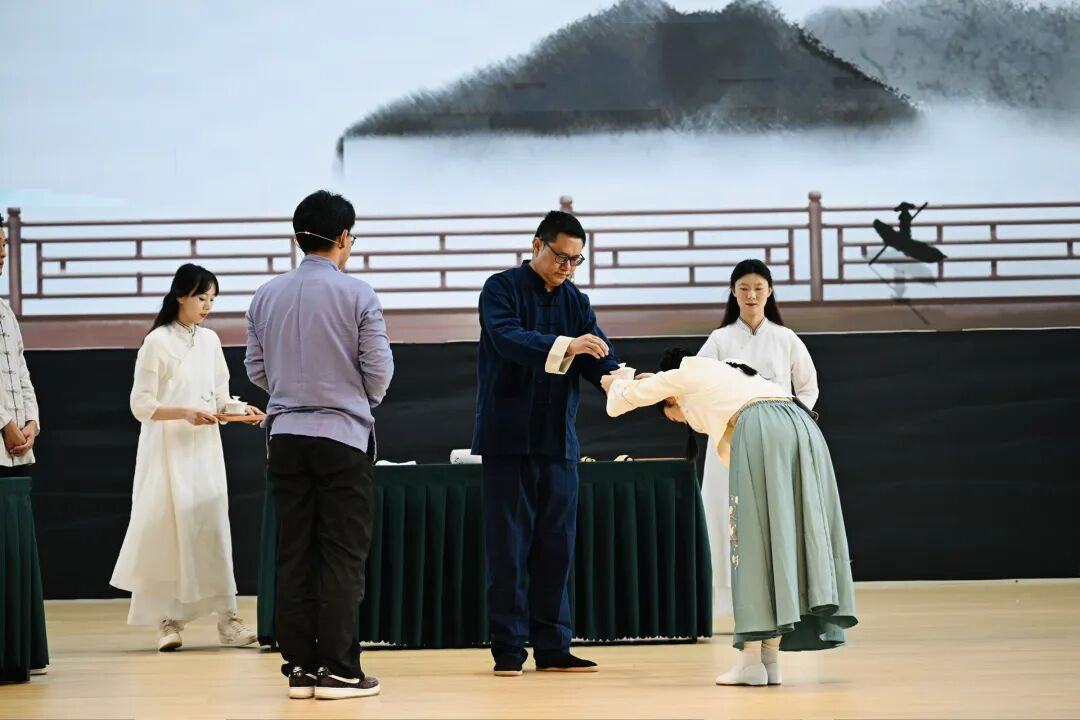 学院（校）举行2025-2026学年秋季学期开学典礼暨庆祝第41个教师节活动(图8)