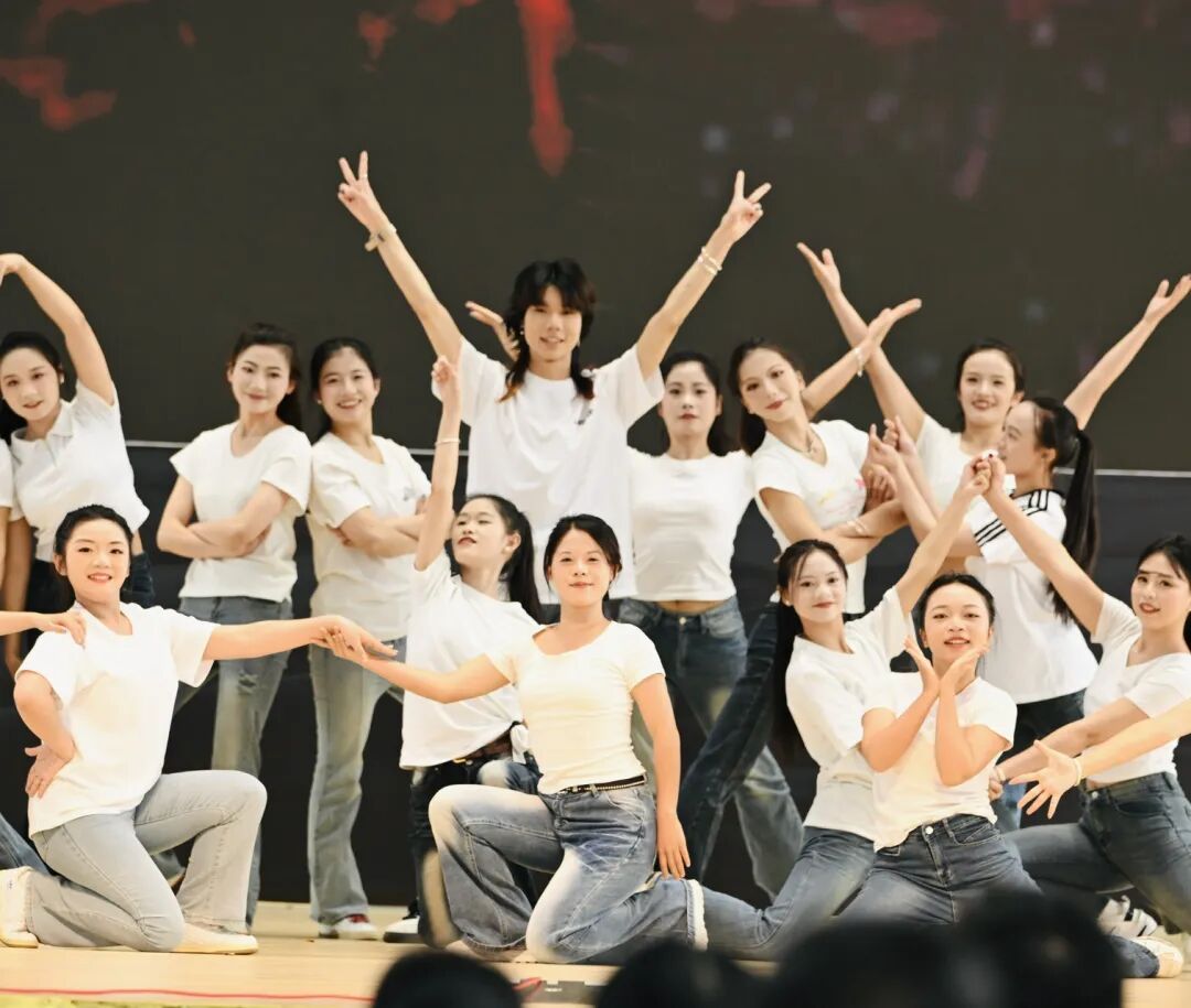 学院（校）举行2025-2026学年秋季学期开学典礼暨庆祝第41个教师节活动(图14)