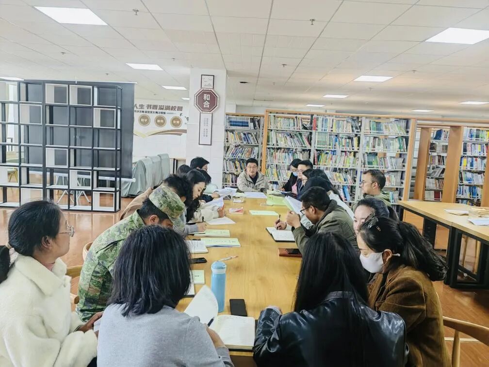 香职动态 | 学校召开2025年秋季学期新进教师带教工作会议(图3) 学校召开2025年秋季学期新进教师带教工作会议(图2)