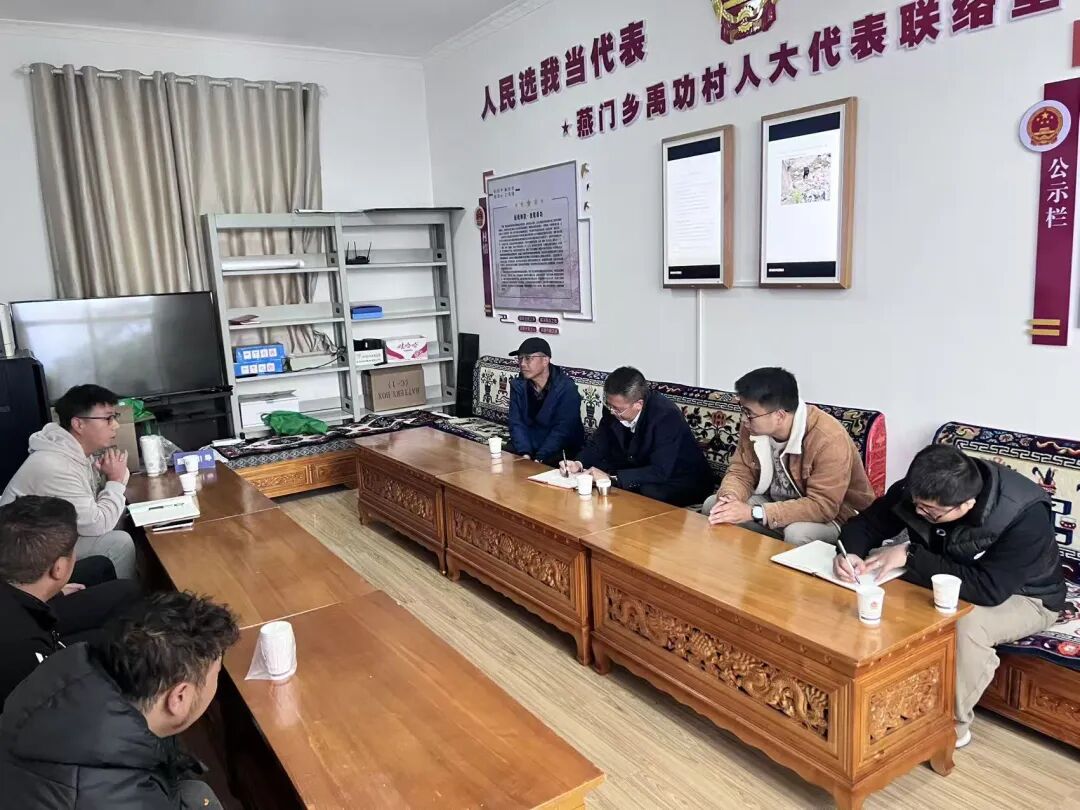 院(校)师生冒雨入村 倾情助力乡村振兴(图4) 院(校)师生冒雨入村 倾情助力乡村振兴(图4)