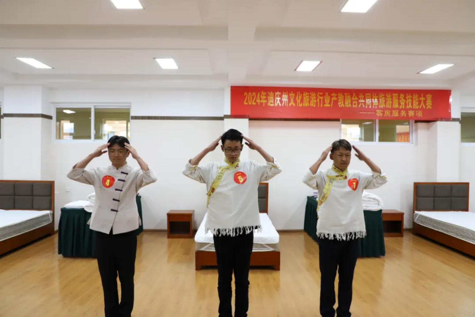香职新闻｜匠心筑梦 技能成才—迪庆州第二届职业技能大赛暨产业工人技能竞赛在香格里拉职业学院开赛(图7)