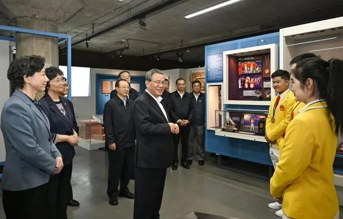 理论学习|李强在上海调研技能人才工作时强调 积极适应经济社会发展需要 大力加强职业教育和技能人才培养(图2) 理论学习|李强在上海调研技能人才工作时强调 积极适应经济社会发展需要 大力加强职业教育和技能人才培养(图2)