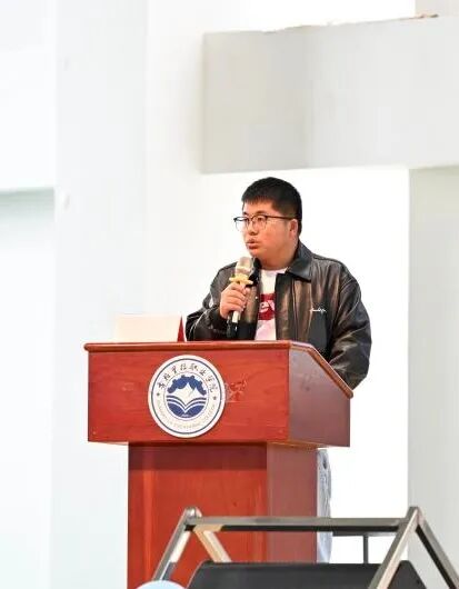 香职动态 | 青春启航 逐梦未来——我校2025届毕业典礼圆满落幕(图6) 香职动态 | 青春启航 逐梦未来——我校2025届毕业典礼圆满落幕(图6)