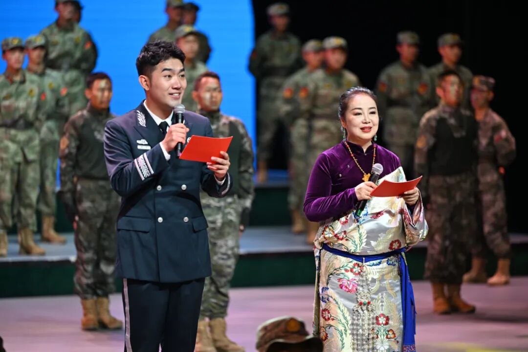 以国防教育晚会为舞台，深化思政教育铸魂育人(图2)