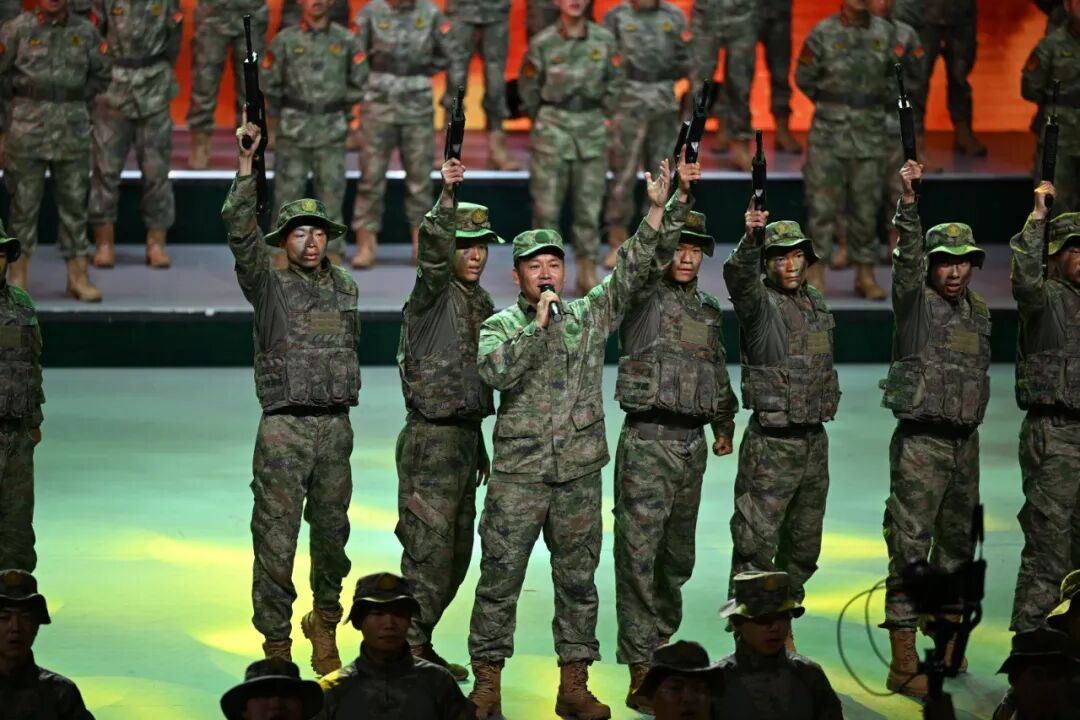 以国防教育晚会为舞台，深化思政教育铸魂育人(图6)