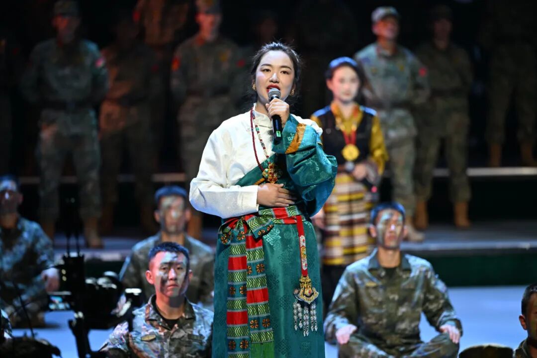 以国防教育晚会为舞台，深化思政教育铸魂育人(图8)