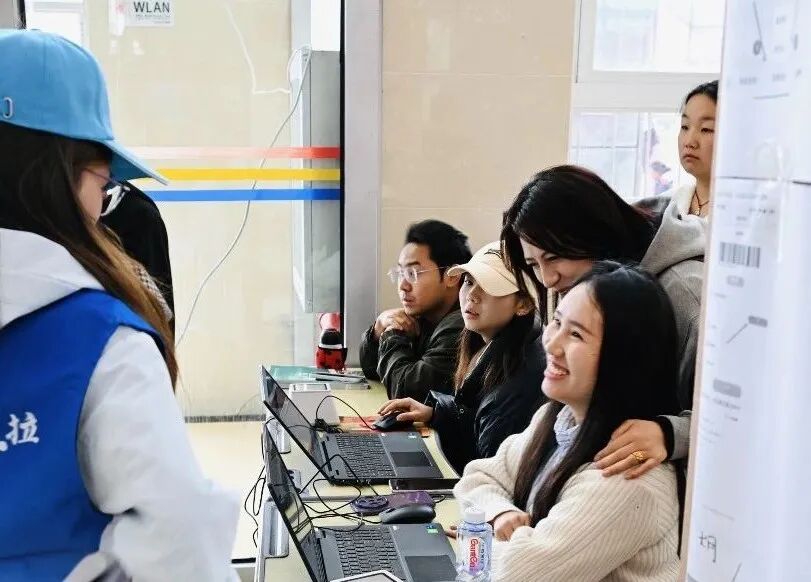 香职动态 | 青春启航新征程:香格里拉职业学院2025级新生报到(图11) 青春启航新征程:香格里拉职业学院2025级新生报到(图10)
