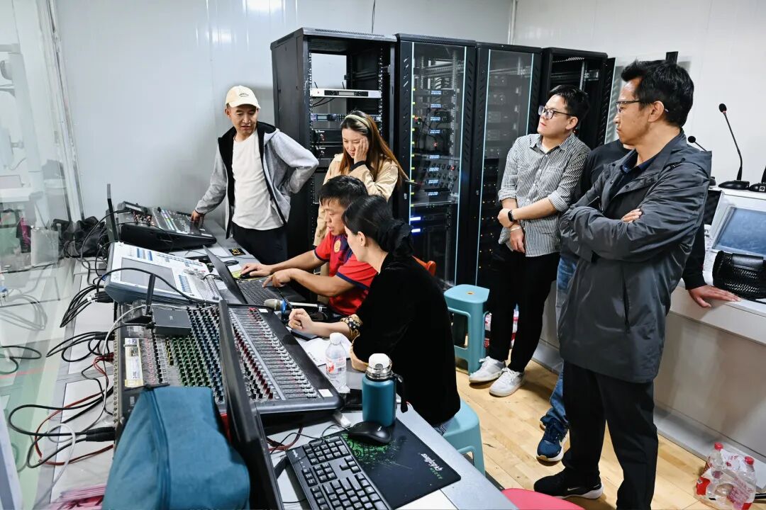 闪光灯外——学院（校）开学典礼暨教师节活动幕后致敬篇(图1)