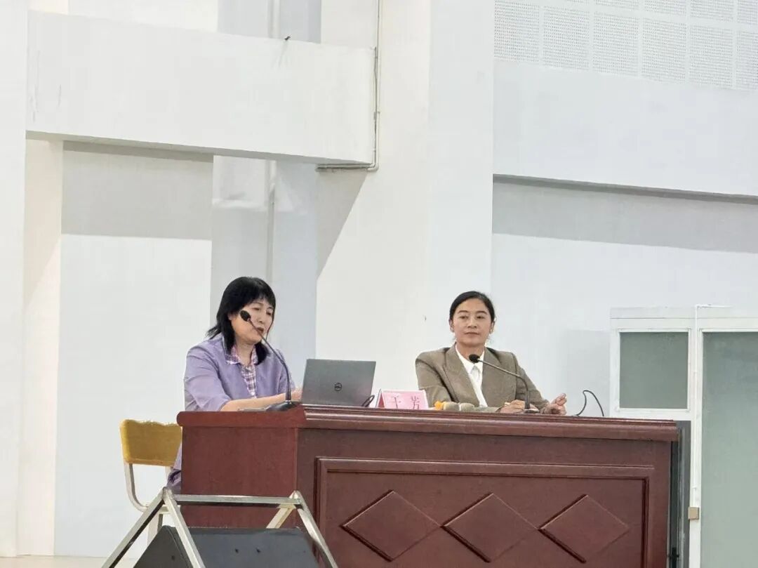  学院开展“每朵绽放·牵手成长”心理健康教育讲座(图2)