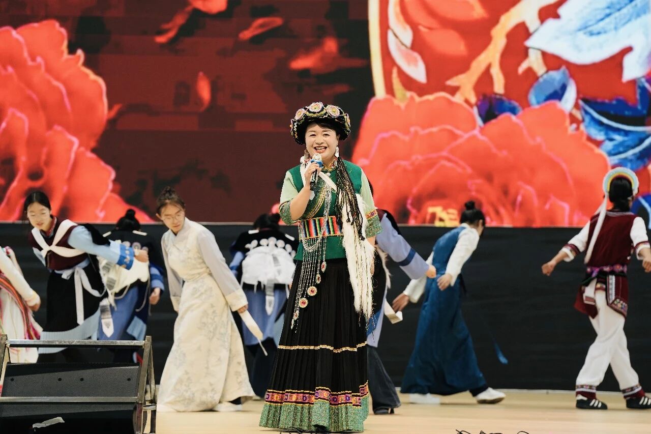 迪庆州2026年“勤锻炼”青少年校园足球篮球啦啦操四级联赛州级选拔赛在香格里拉职业学院开幕(图5)