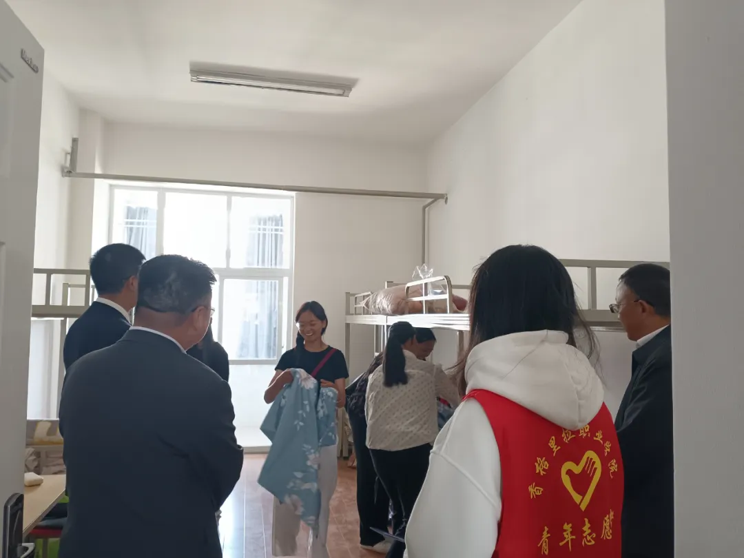 香职新闻｜感恩“香”遇 “新”程启航--香格里拉职业学院 迪庆州民族中等专业学校2024年新生入学现场热辣滚烫(图18)