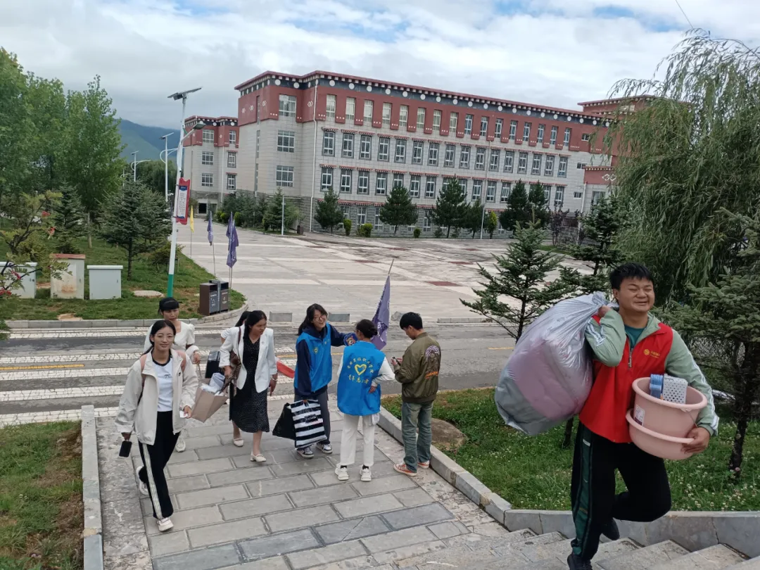 香职新闻｜感恩“香”遇 “新”程启航--香格里拉职业学院 迪庆州民族中等专业学校2024年新生入学现场热辣滚烫(图23)