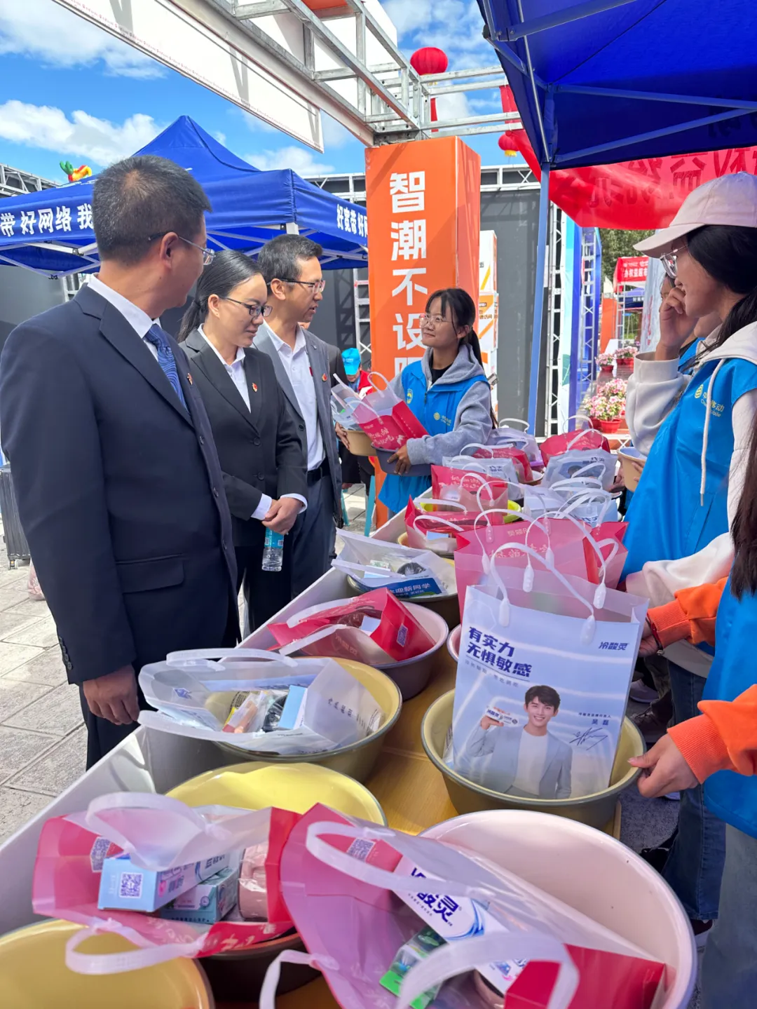 香职新闻｜感恩“香”遇 “新”程启航--香格里拉职业学院 迪庆州民族中等专业学校2024年新生入学现场热辣滚烫(图24)