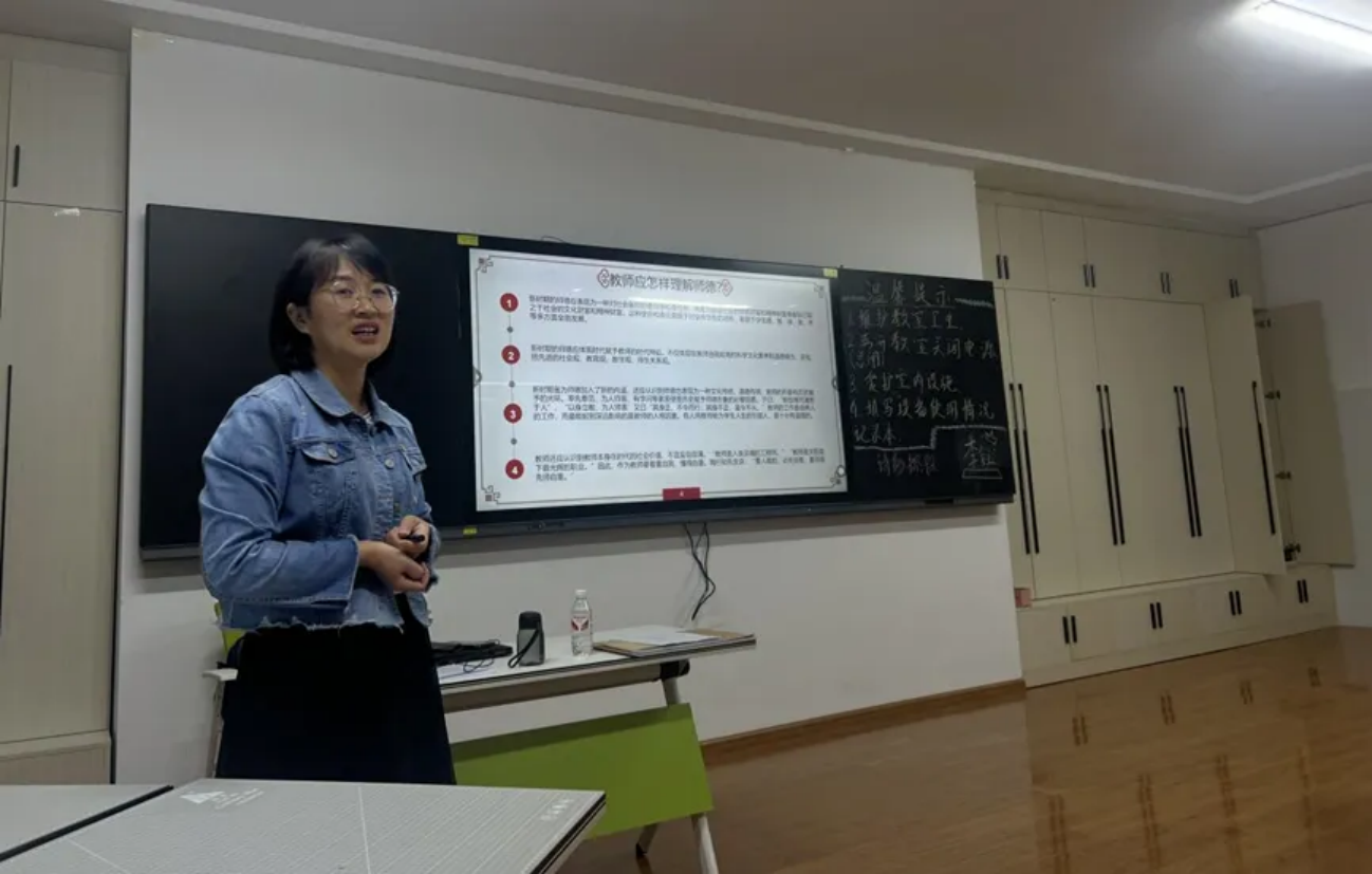 系列活动|德高为师展风采 风正为范铸师魂—香格里拉职业学院开展“师德活动月”系列活动(图7) 系列活动|德高为师展风采 风正为范铸师魂—香格里拉职业学院开展“师德活动月”系列活动(图7)
