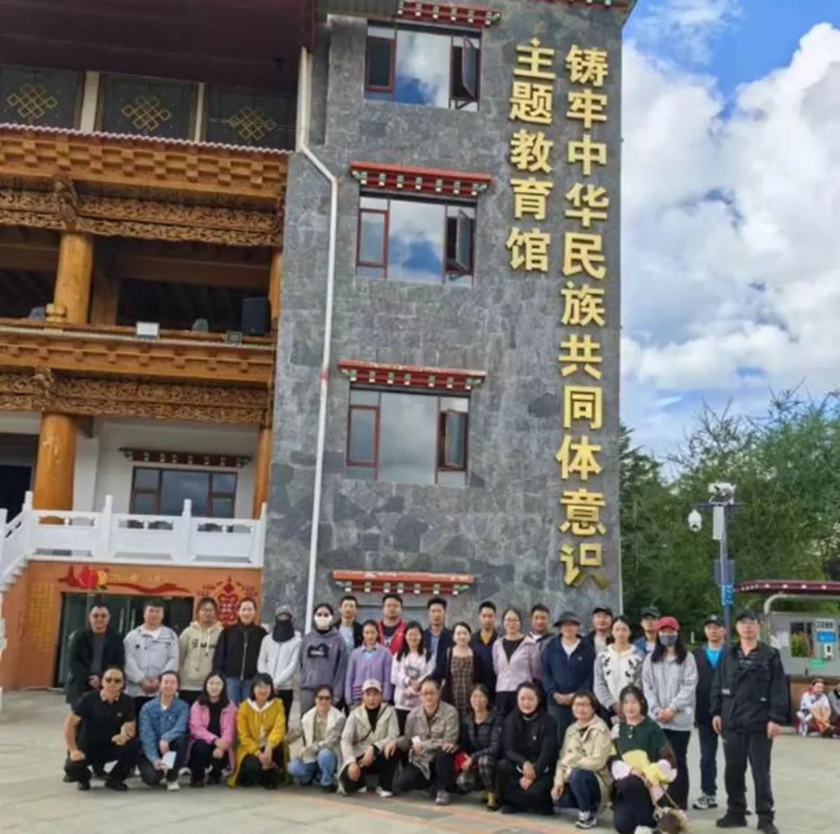 系列活动|德高为师展风采 风正为范铸师魂—香格里拉职业学院开展“师德活动月”系列活动(图26) 系列活动|德高为师展风采 风正为范铸师魂—香格里拉职业学院开展“师德活动月”系列活动(图26)